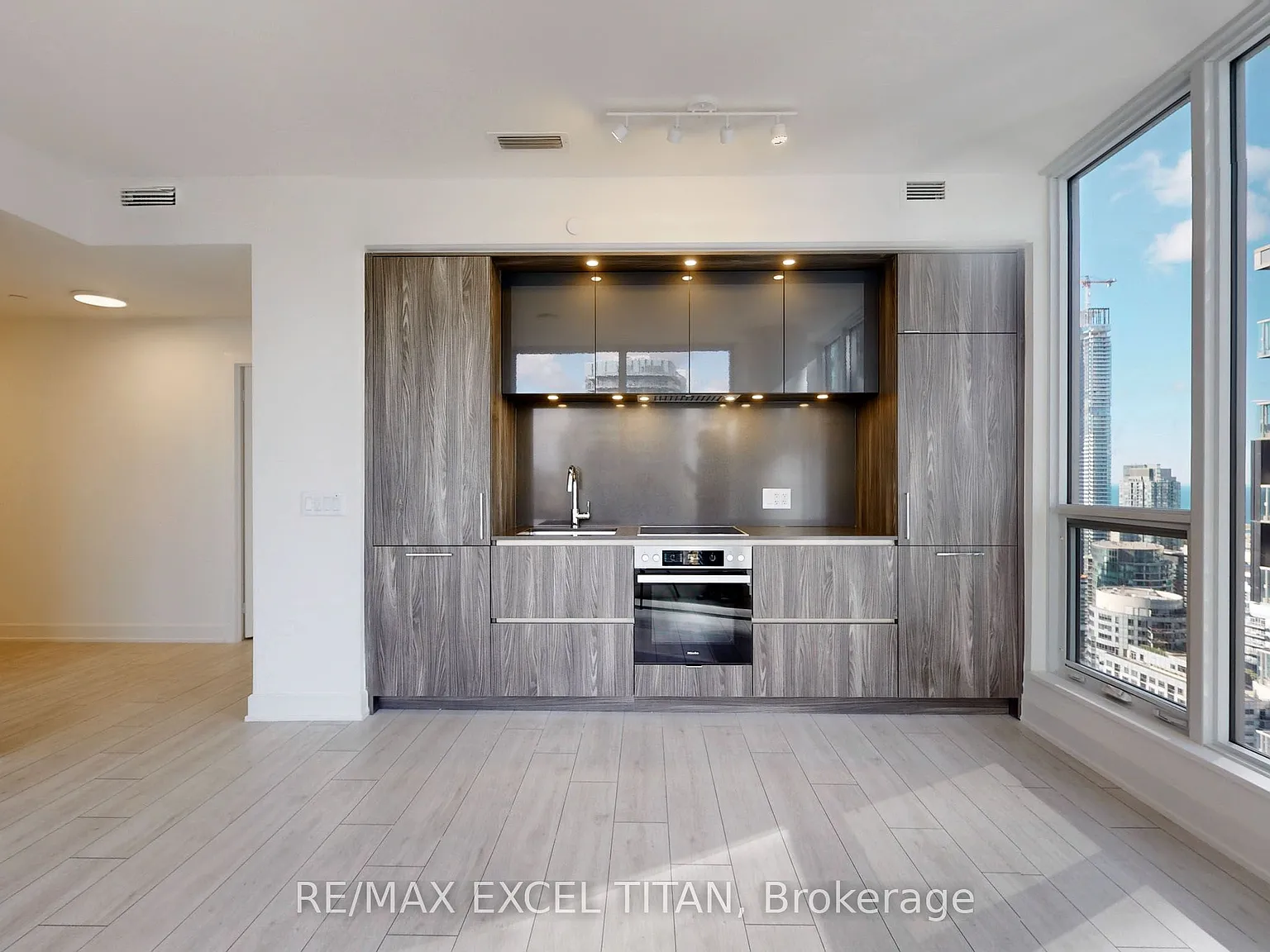3 bed, $3,500 — Photo 3