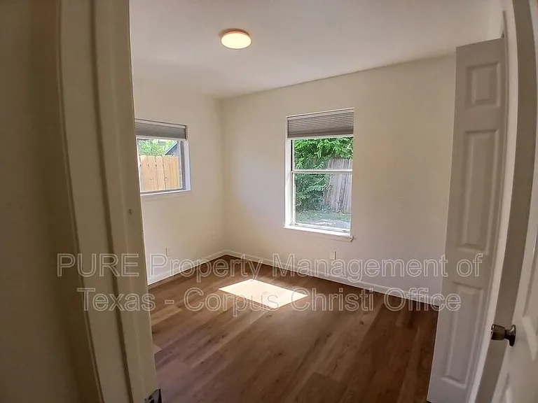2725 Allencrest Dr — Photo 24