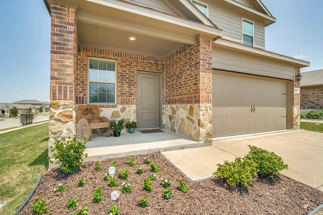 5 bed, 2521 sqft, $2,680 — Photo 3