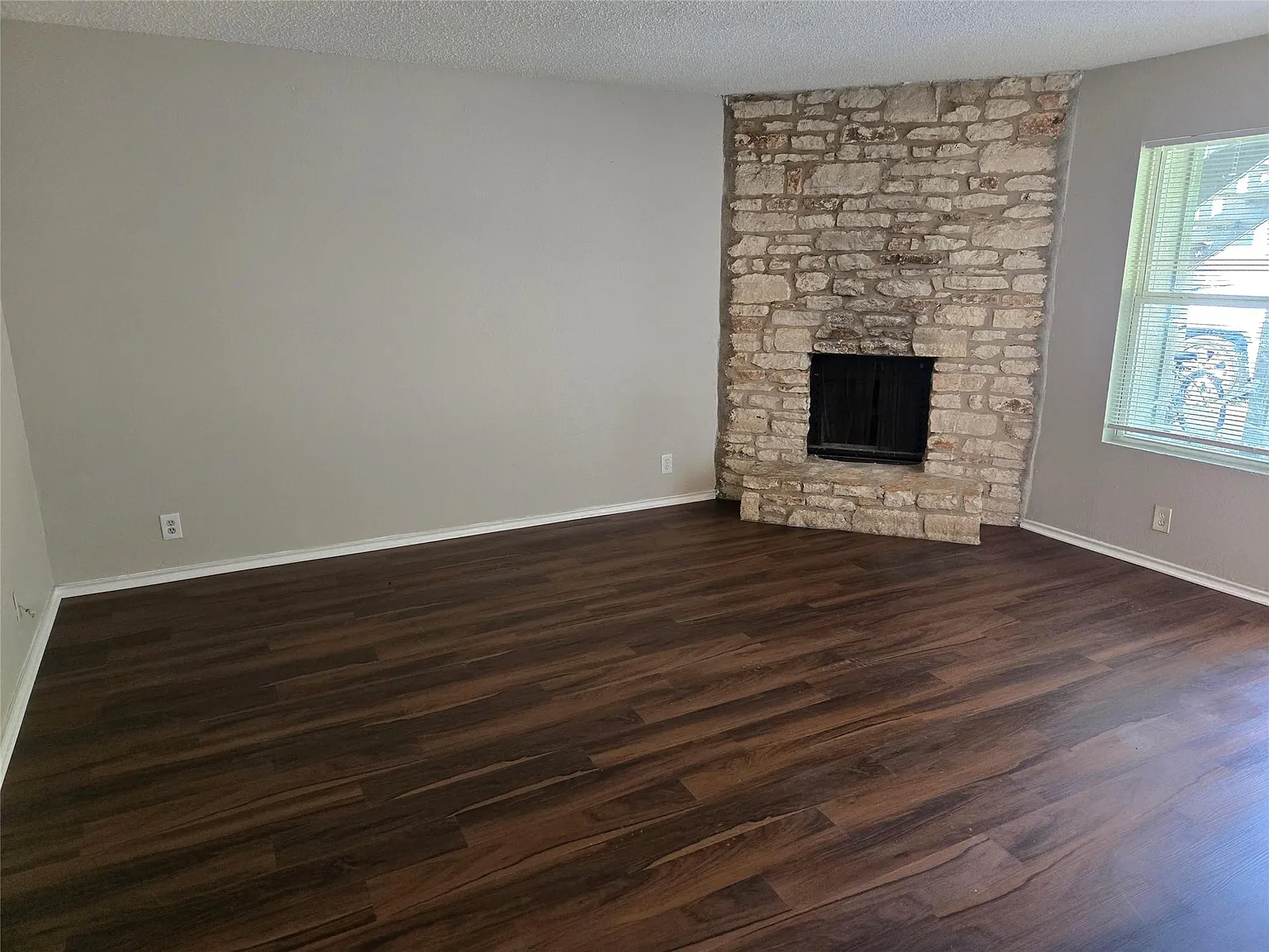 2 bed, 1.0 bath, 780 sqft, $1,150 — Photo 4