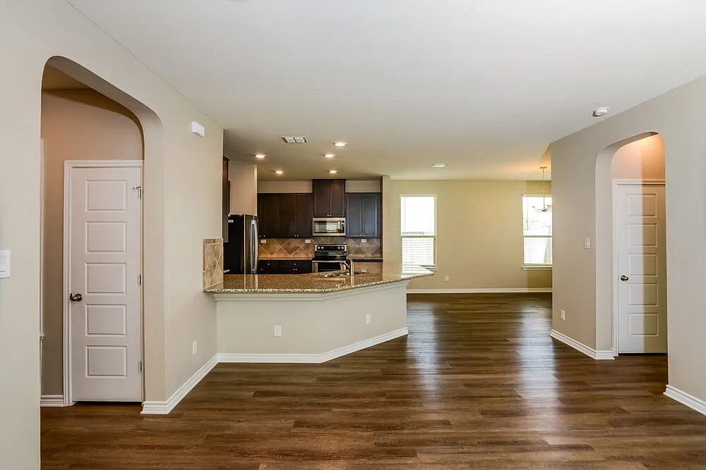 3 bed, 2.0 bath, 1652 sqft, $2,075 — Photo 4