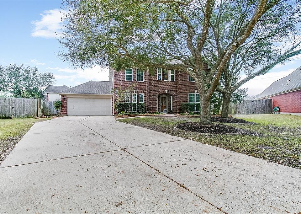 1st image of 1910 Oak Hollow Dr W