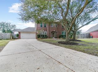 1910 Oak Hollow Dr W, Pearland, TX 77581