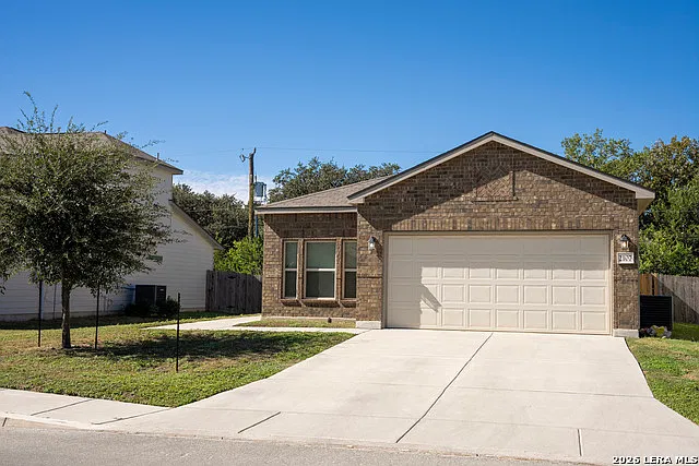 3 bed, 2.0 bath, 1235 sqft, $1,700 — Photo 1