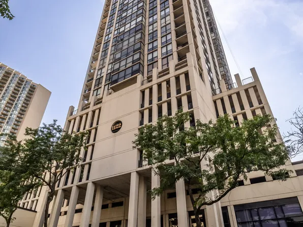 1122 N Clark St APT 2702, Chicago, IL 60610