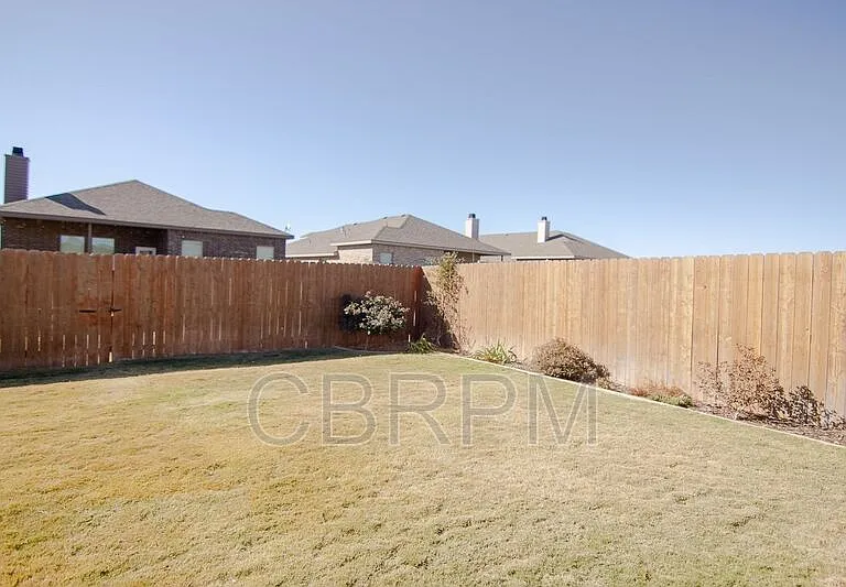 7449 104th St — Photo 16