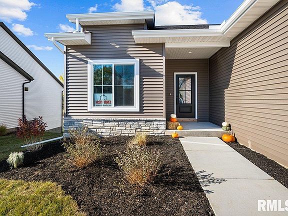 3rd image of 4922 Willow Cir