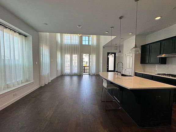 4th image of 358 Somerville Dr
