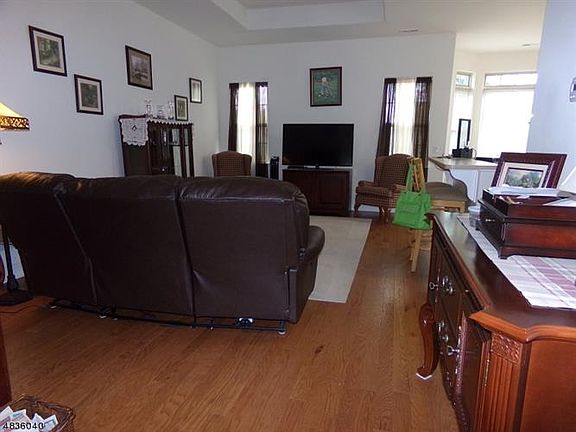 4th image of 4 Sylvia St
