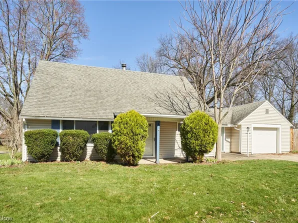 1011 Cooper Dr, Cuyahoga Falls, OH 44221