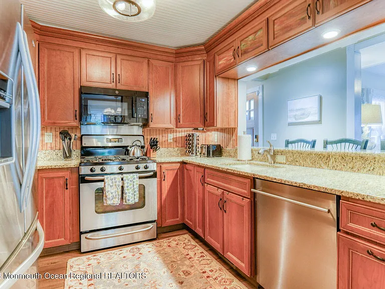 69 Franklin Ave #1 — Photo 22