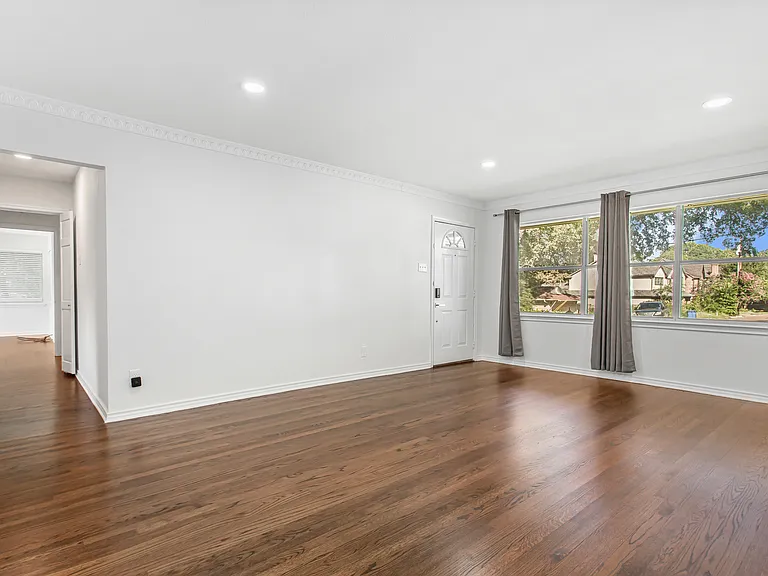 6737 Lakefair Cir — Photo 32
