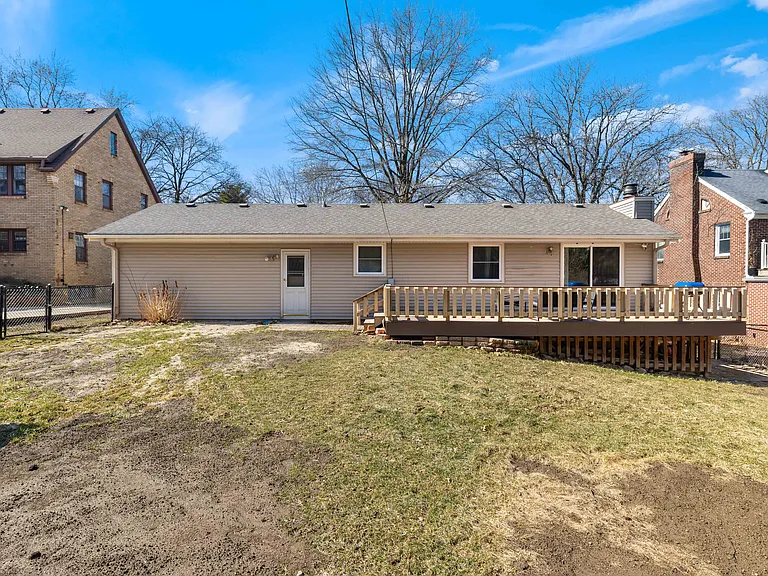 625 Robert Ave — Photo 37