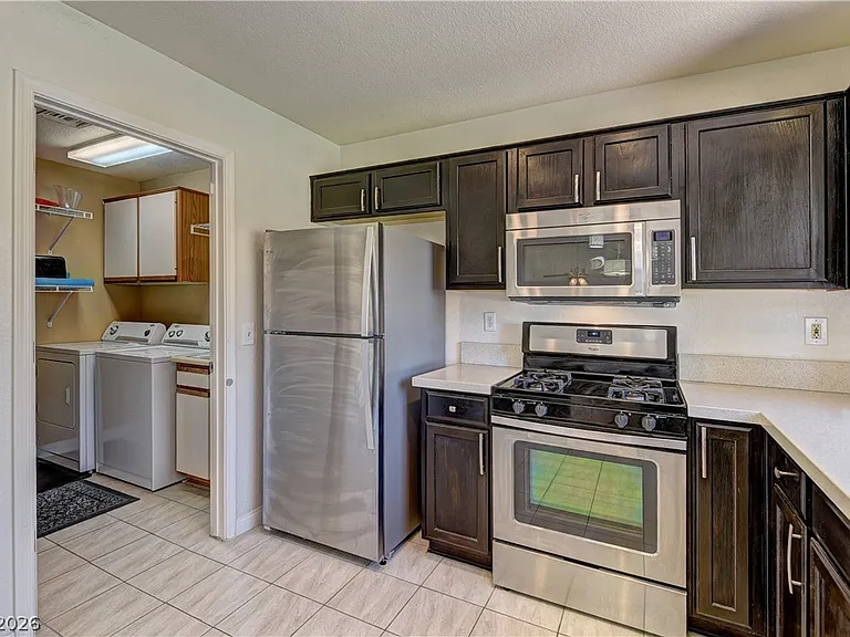 8912 Signal Terrace Dr — Photo 11