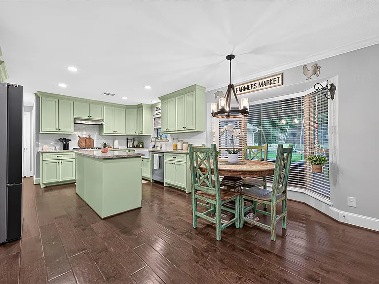 746 Stone Mountain Dr — Photo 10
