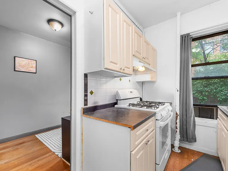 104 W 96th St #7 — Photo 8