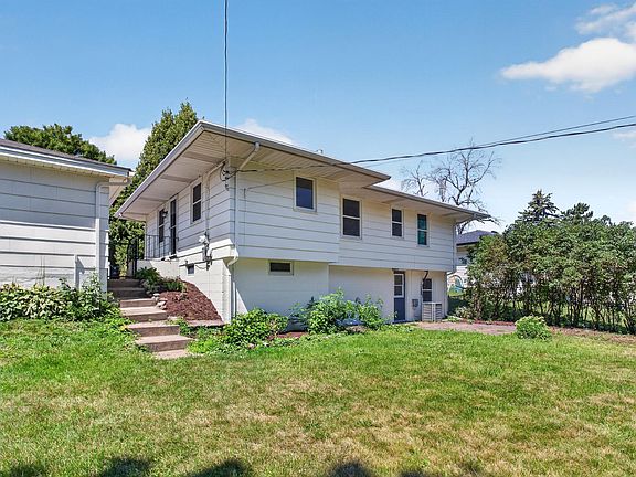 3rd image of 7070 Claude Ave