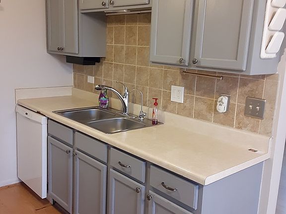 4th image of 741 Wellington Ave #U13