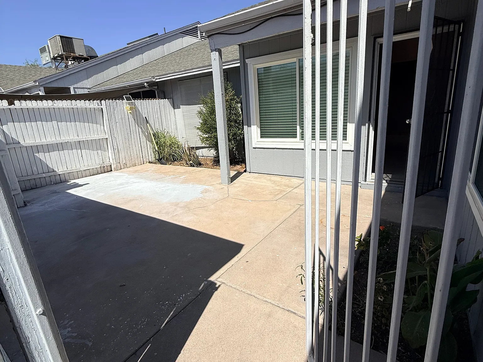 2 bed, 939 sqft, $2,000 — Photo 2