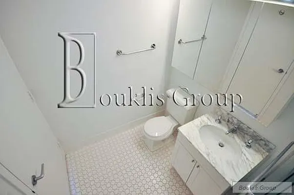 Rented by Bouklis Group | media 7
