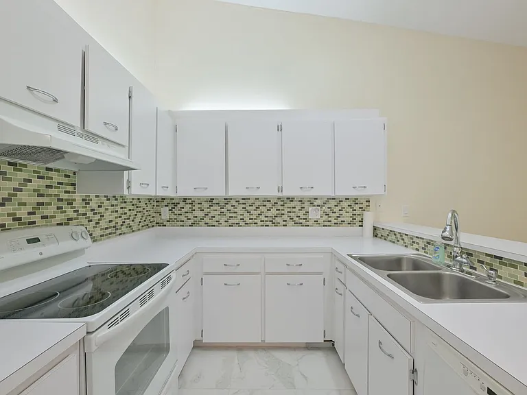 3301 Crystal Ct E #O — Photo 14
