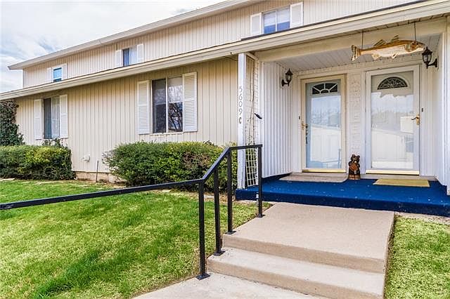 1st image of 5609 Thunderbird Ct APT C