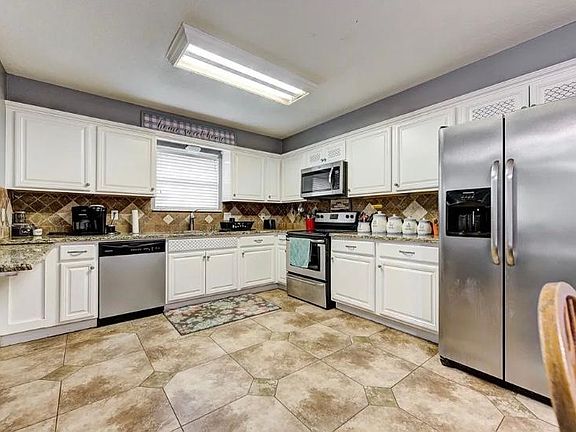 4th image of 608 Smalley Dr #1