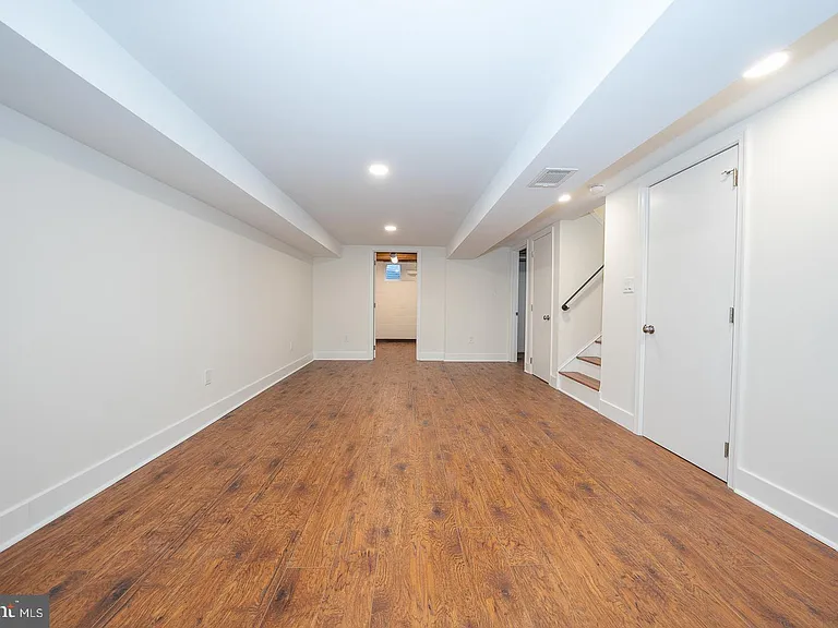 15 Llanfair Rd #A — Photo 24
