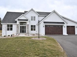 S38W27245 Cider Hills Dr, Town Of Waukesha, WI 53189