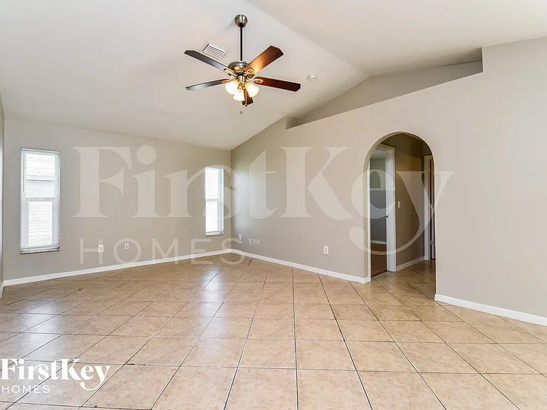 633 SW 9th Ave — Photo 4