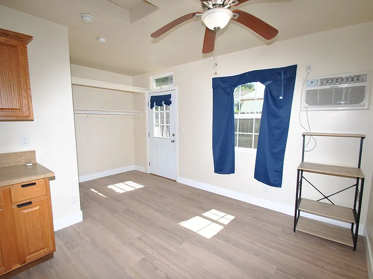 3820 Cedar Ave — Photo 17