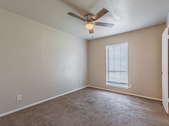4th image of 613 Royal Crest Dr