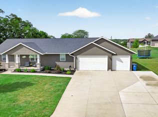 220 6th St, Fulton, IL 61252