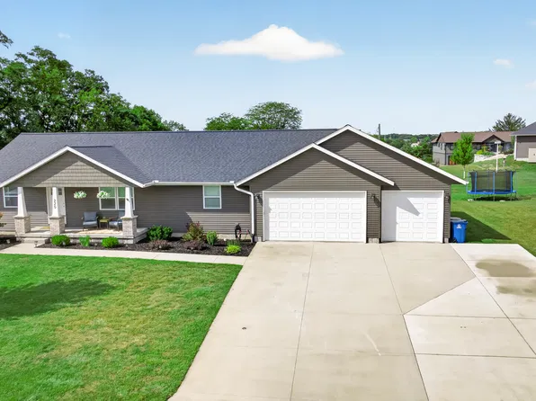 220 6th St, Fulton, IL 61252