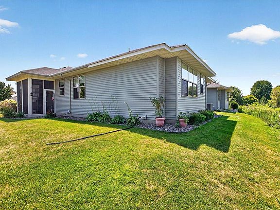 4th image of 1121 Willowbrook Cir
