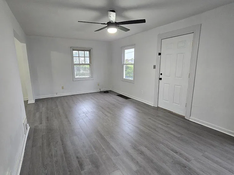 21676 N Essex Dr — Photo 5