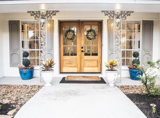 1110 Lakewood Dr, Pinehurst, TX 77362