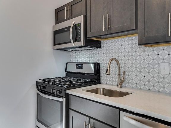 4th image of 4115 Brown St #1