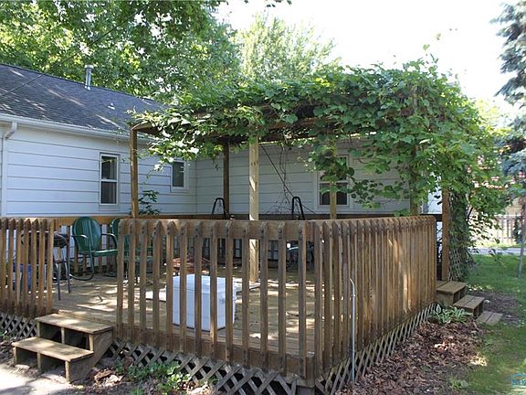 4th image of 627 Kenwood Ave