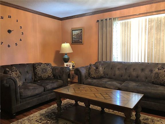 4th image of 905 Mimosa Dr