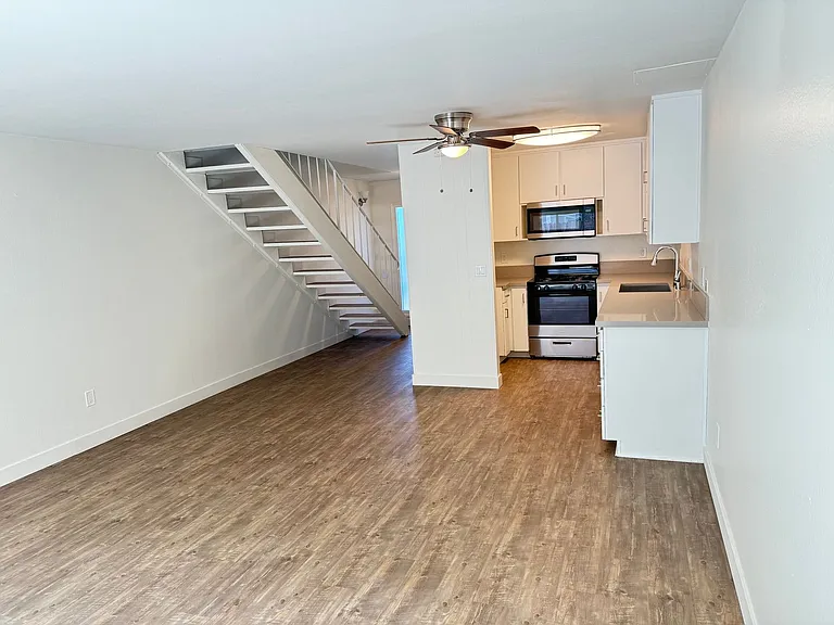 345 N Batavia St — Photo 3