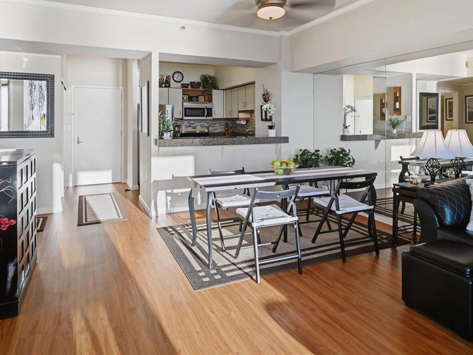 1 bed, 768 sqft, $3,000 — Photo 2