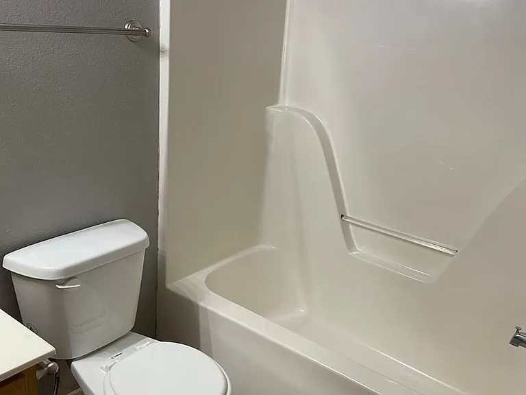 410 Ash St — Photo 13