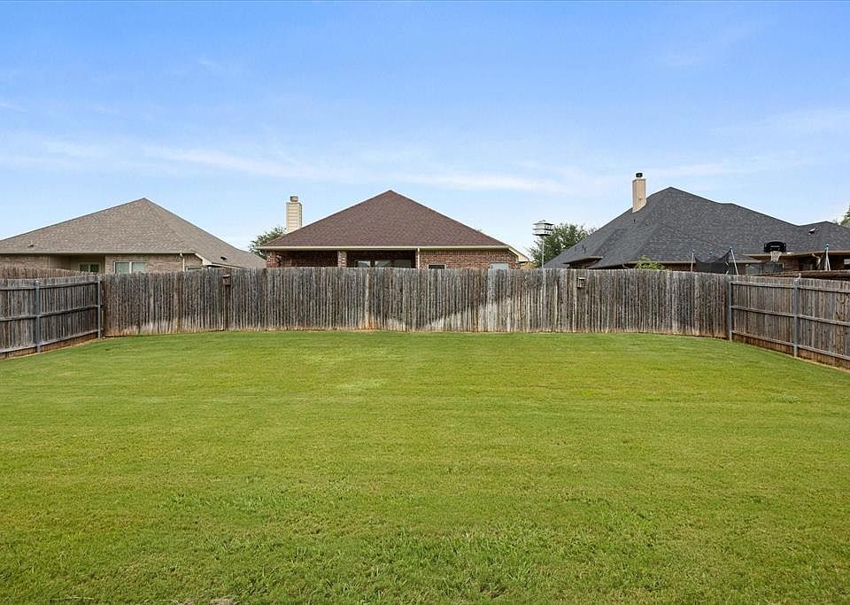 1st image of 107 Donna Cir #107