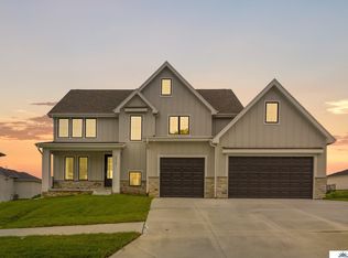 20707 Hartman Ave, Elkhorn, NE 68022