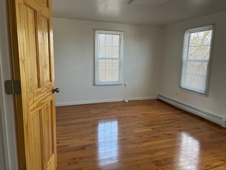 933 Wyandotte St — Photo 22