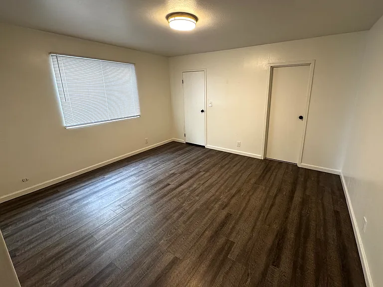 169 S Parkview Ave #4 — Photo 2