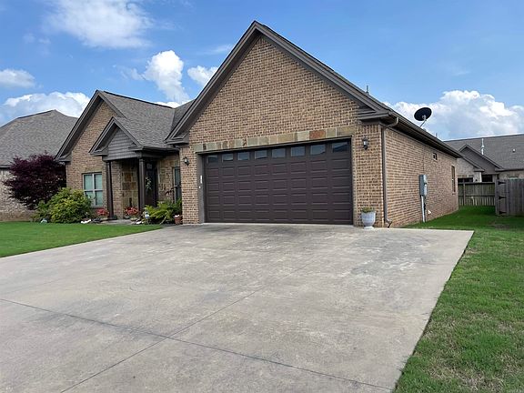 3rd image of 611 Greenwood Dr