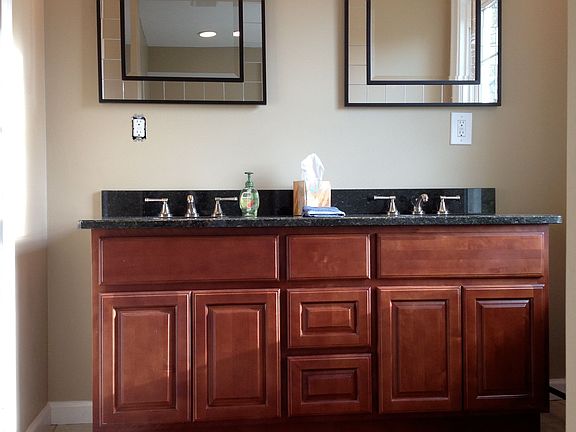 Master bath w/granite vanity
