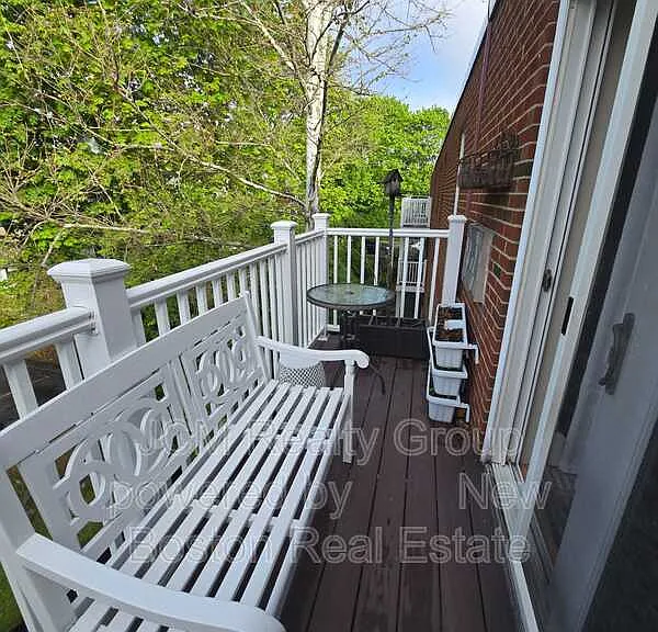 276 Albion St — Photo 38